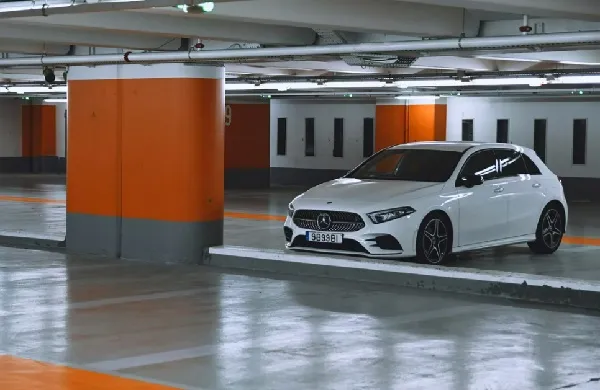 parking-mercedes-classe-a